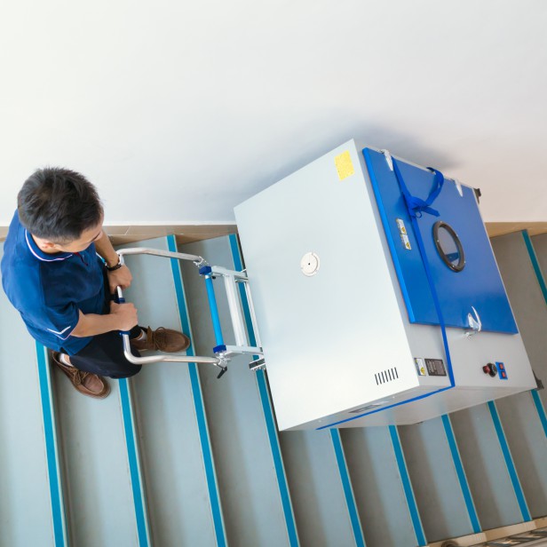 XSTO ZW7200G electric stair climbing cart, carries loads up to 200 kg on stairs safely and effortlessly, ideal for professional use