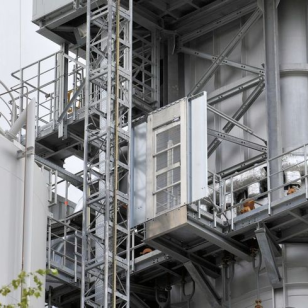 BOCKER Industrial Lift Service-Lift