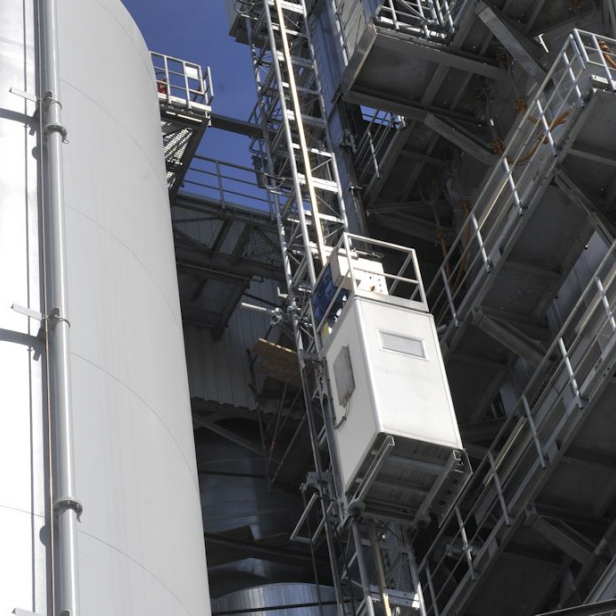 BOCKER Industrial Lift Service-Lift