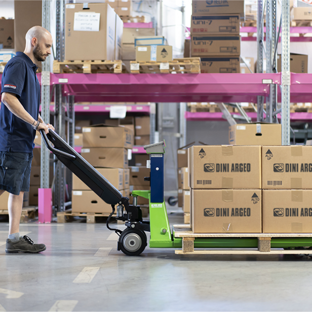 ΗΜΙ-ΗΛΕΚΤΡΙΚΟ ΠΑΛΕΤΟΦΟΡΟ ΜΕ ΖΥΓΑΡΙΑ 1250KG,200MM ΑΝΥΨΩΣΗ TPW E-FORCE ΠΕΡΟΝΟΦΟΡΑ