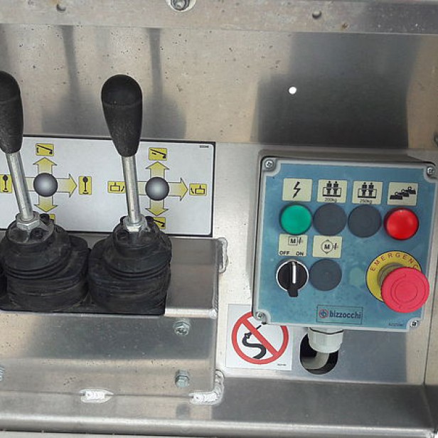 used Καλαθοφόρο Οχήμα Τηλεσκοπικού Τύπου b-lift 150, MOD 2013 