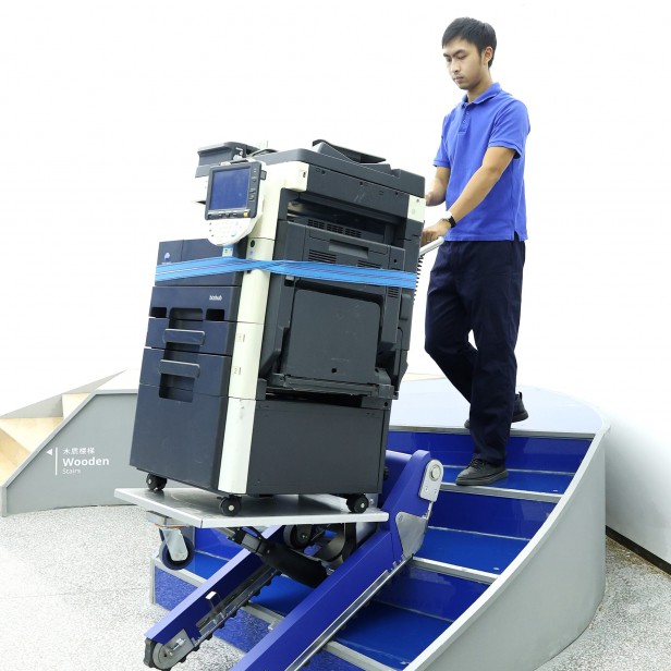 XSTO CT310 Ηλεκτρικό καρότσι για σκάλες XSTO CT310 Ηλεκτρικό καρότσι για σκάλες, Φορτίο έως 310 kg, Αυτορύθμιση πλατφόρμας, Ανελκυστήρας με joystick, Πλατφόρμα ανύψωσης αυτόματης κλίσης, Αδιάβροχη προστασία IP54, Χαμηλού θορύβου <70 dB, Επαγγελματικός εξοπλισμός μεταφοράς