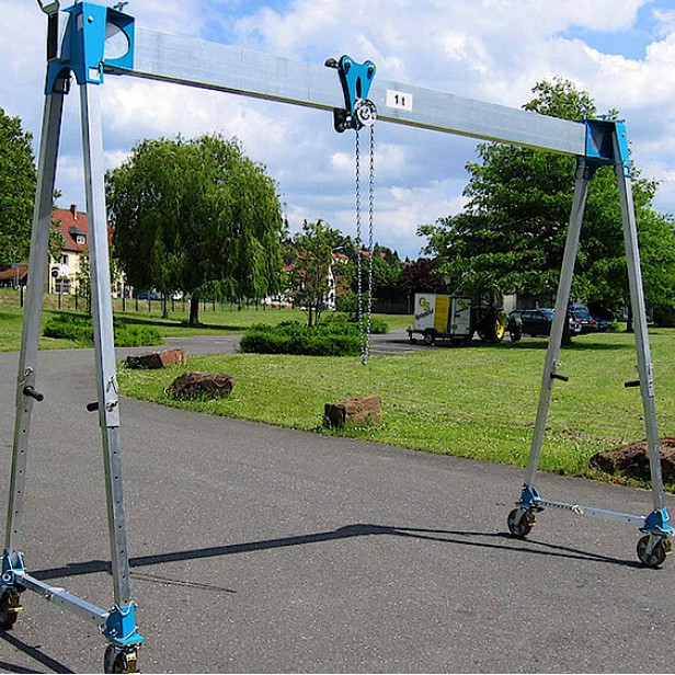 Stationary gantry crane - 1500 kg load capacity, beam length + max height can be selected 