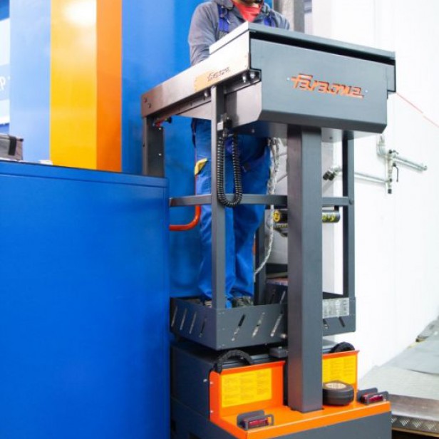 ORDER PICKER ELEVAH Ε5 ES MOVE - 4.9Μ WORKING HEIGHT 