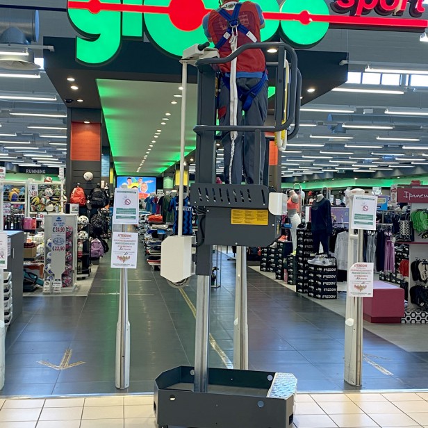 SELF-PROPELLED ELECTRIC PLATFORM ELEVAH 40 MOVE WORKING HEIGHT 4M 