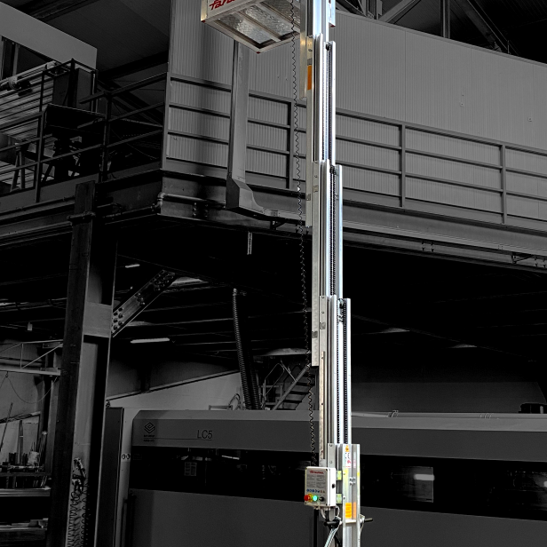 PERSONNEL LIFT ELEVAH 70 - WORKING HEIGHT 7.25M 