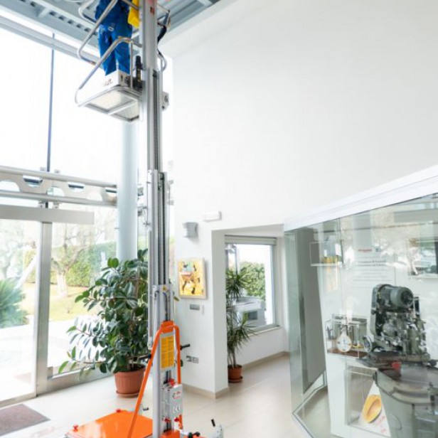 ΗΜΙ-ΗΛΕΚΤΡΙΚΗ ΠΛΑΤΦΟΡΜΑ ΕΡΓΑΣΙΑΣ ELEVAH 61 - ΥΨΟΣ ΕΡΓΑΣΙΑΣ 6.1Μ 