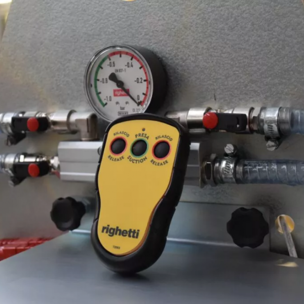 CLADDING VACUUM LIFTER WITH BATTERY FOR ROOF PANELS CLF-4 UP TO 350KG