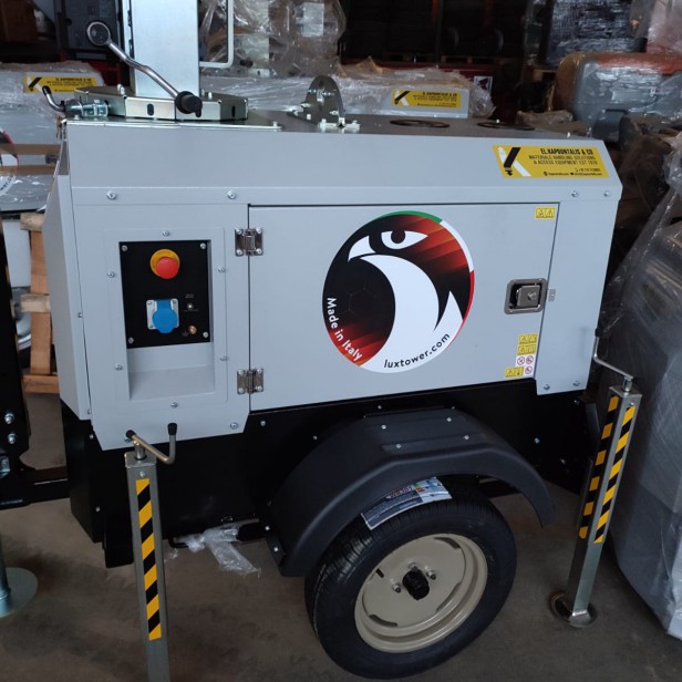 LUX M11 LED lighting tower – coverage up to 9300 m²  LUXTOWER LUX M11 – manual telescopic tower lift up to 8 m  LUX M11 lighting tower with Kubota generator  LUX M11 LED tower – 4×300 W floodlights with 9300 m² coverage