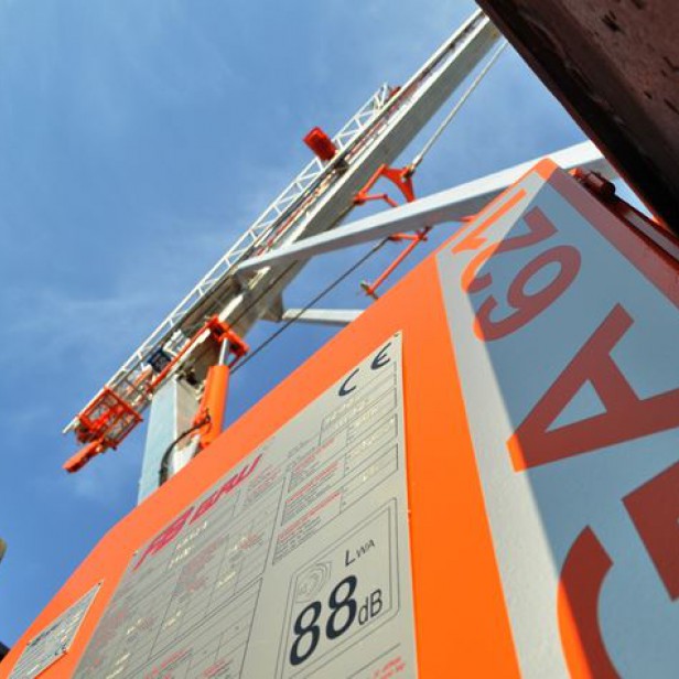 SELF-ERECTING CRANE GA 621 MAX LOAD 1500 KG - 10Μ & 600KG - 21M & 17.2M HEIGHT