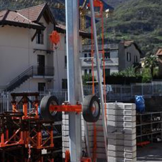 SELF ERECTING CRANE GA 134 MAX LOAD 4000 KG - 10.8Μ & 1000KG - 34M & 24M HEIGHT 