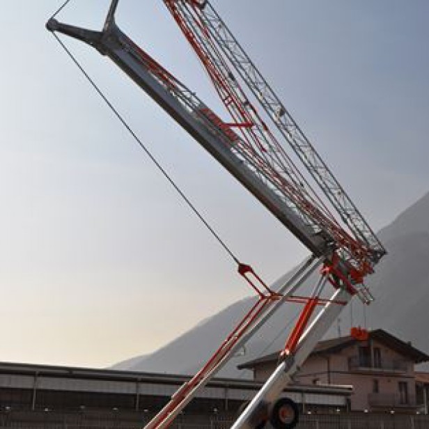 SELF ERECTING CRANE GA 143 MAX LOAD 4000 KG - 14Μ & 1000KG - 43M & 24.4M HEIGHT 