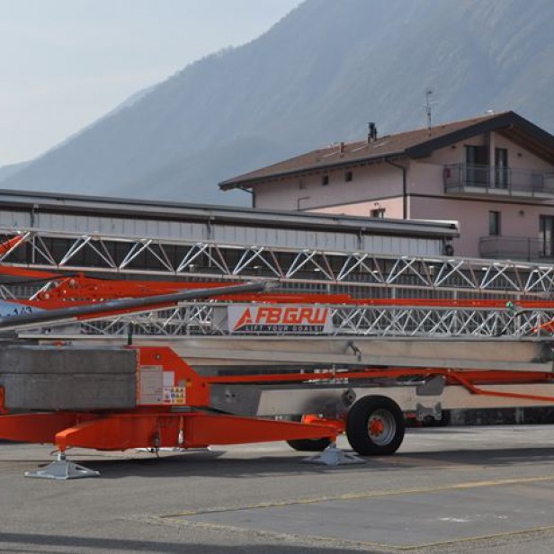 SELF ERECTING CRANE GA 143 MAX LOAD 4000 KG - 14Μ & 1000KG - 43M & 24.4M HEIGHT 