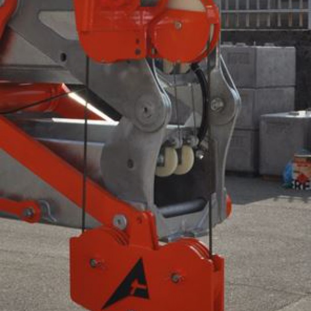 SELF ERECTING CRANE GA 143 MAX LOAD 4000 KG - 14Μ & 1000KG - 43M & 24.4M HEIGHT 