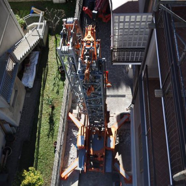 SELF ERECTING CRANE GX 251 MAX LOAD 4000 KG - 7.9Μ & 1000KG - 24.3M & 24M HEIGHT 