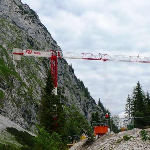 TOWER CRANE GHS 351 4000 MAX LOAD 4000KG - 11.1M LENGTH & 1000KG - 35M LENGTH & 36M HEIGHT 