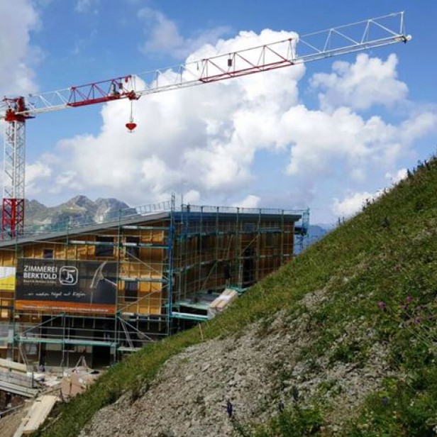 TOWER CRANE GHS 351 4000 MAX LOAD 4000KG - 11.1M LENGTH & 1000KG - 35M LENGTH & 36M HEIGHT 