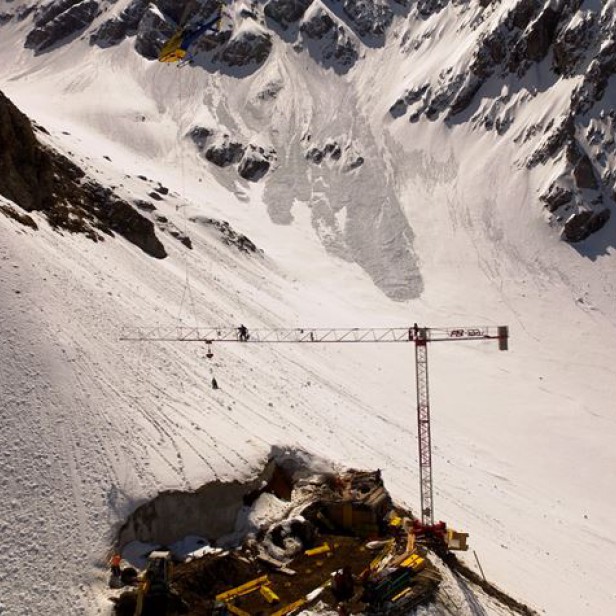 TOWER CRANE GHS 351 4000 MAX LOAD 4000KG - 11.1M LENGTH & 1000KG - 35M LENGTH & 36M HEIGHT 