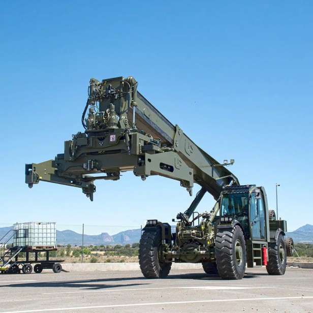 Reachstacker ΣΤΡΑΤΟΥ-MILITARY RSUP 17-ATAB 4 wheel drive Reachstacker ΣΤΡΑΤΟΥ-MILITARY RSUP 17-ATAB 4 wheel drive