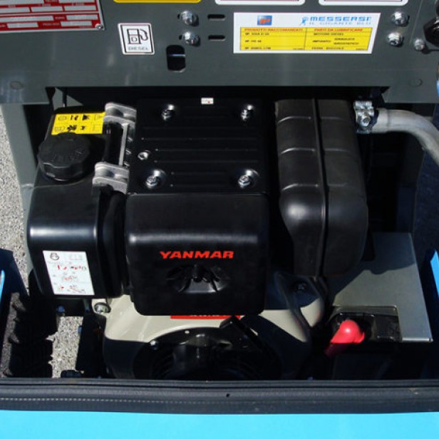 Messersi TC50D mini tracked dumper 500 kg Messersi TC50D with Yanmar L70N6 engine Messersi TC50D with hydrostatic transmission Messersi TC50D with 2-speed travel Messersi TC50D with 0.3 m³ loading skip