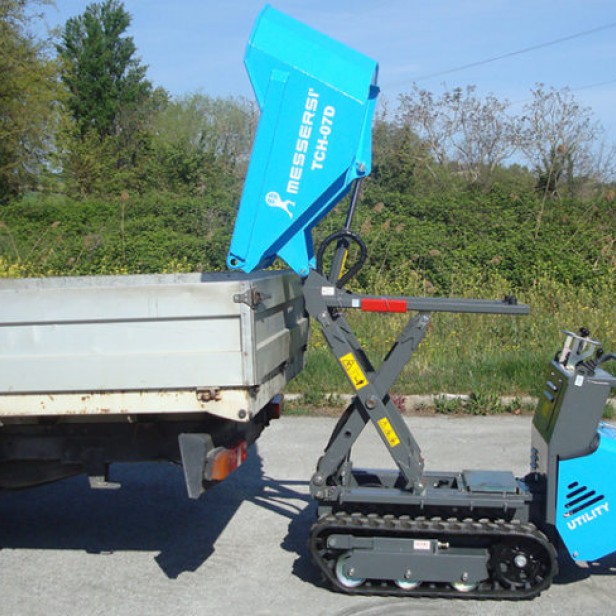 Messersi TC50D μίνι ερπυστριοφόρο dumper 500 kg Messersi TC50D με κινητήρα Yanmar L70N6 Messersi TC50D με υδροστατική μετάδοση Messersi TC50D με 2 ταχύτητες κίνησης Messersi TC50D με πλατφόρμα φόρτωσης 0.3 m³
