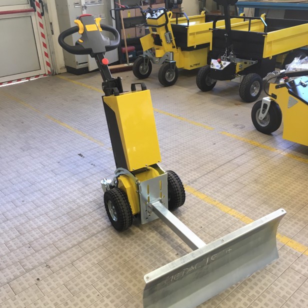 ALITRAK ELECTRICALLY DRIVEN TUG LT300 - 1000KG