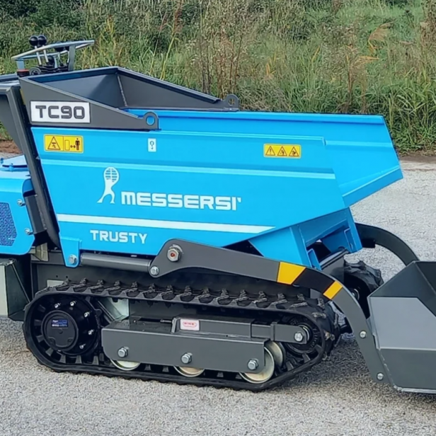 Messersi TC90 μίνι ερπυστριοφόρο dumper 900 kg Messersi TC90 με υδροστατική μετάδοση Messersi TC90 με 2 ταχύτητες κίνησης Messersi TC90 με πλατφόρμα φόρτωσης 0.43 m³ Messersi TC90 compact dumper για στενούς χώρους
