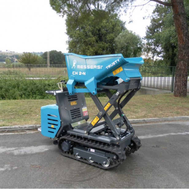 Messersi TC95D μίνι ερπυστριοφόρο dumper 950 kg Messersi TC95D με υδροστατική μετάδοση Messersi TC95D με 2 ταχύτητες κίνησης Messersi TC95D με πλατφόρμα φόρτωσης 0.43 m³ Messersi TC95D compact dumper για στενούς χώρους