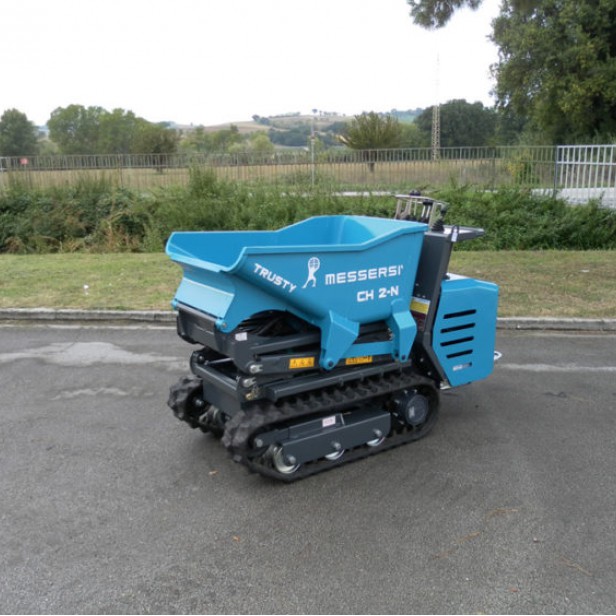 Messersi TC95D mini tracked dumper 950 kg Messersi TC95D with hydrostatic transmission Messersi TC95D with 2-speed travel Messersi TC95D with 0.43 m³ loading skip Messersi TC95D compact dumper for narrow spaces