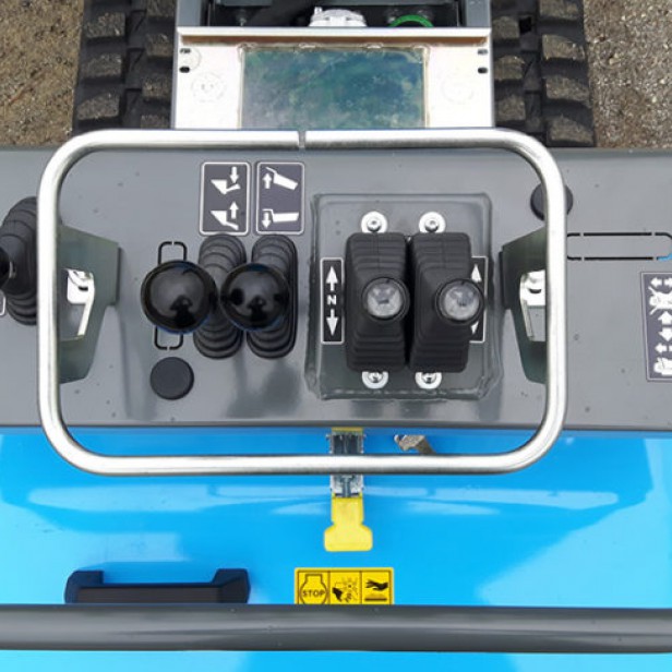 Messersi TC120D μίνι ερπυστριοφόρο dumper 1200 kg Messersi TC120D με υδροστατική μετάδοση Messersi TC120D με 2 ταχύτητες κίνησης Messersi TC120D με πλατφόρμα φόρτωσης 0.44 m³ Messersi TC120D compact dumper για στενούς χώρους