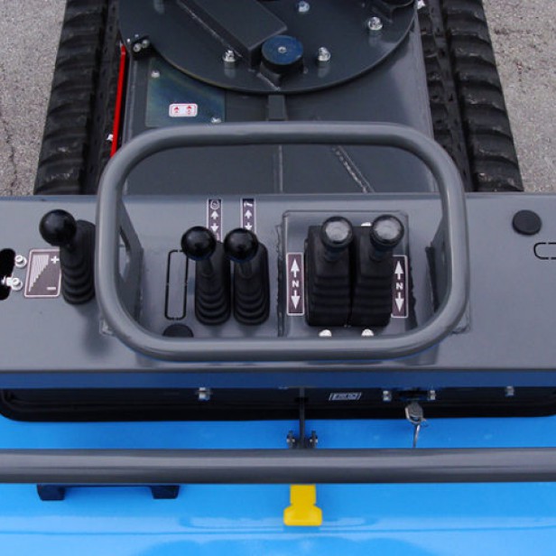 Messersi TC130D mini tracked dumper 1300 kg Messersi TC130D with hydrostatic transmission Messersi TC130D with 2-speed travel Messersi TC130D with 0.5 m³ loading skip Messersi TC130D compact dumper for narrow spaces