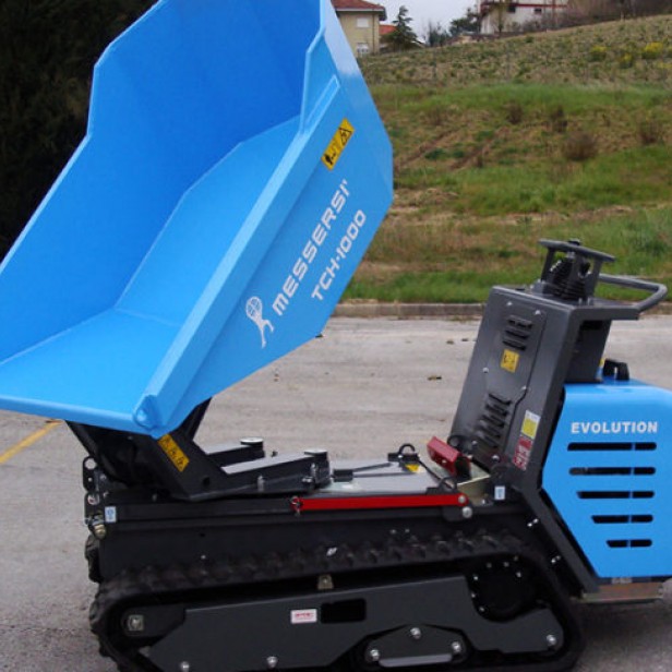 Messersi TC130D μίνι ερπυστριοφόρο dumper 1300 kg Messersi TC130D με υδροστατική μετάδοση Messersi TC130D με 2 ταχύτητες κίνησης Messersi TC130D με πλατφόρμα φόρτωσης 0.5 m³ Messersi TC130D compact dumper για στενούς χώρους