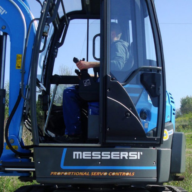 Messersì M38U μίνι εκσκαφέας βάθος σκαψίματος 3,32 m Messersì M38U ερπυστριοφόρος εκσκαφέας compact Messersì M38U mini excavator zero tail swing Messersì M38U εκσκαφέας για στενούς χώρους Messersì M38U εργοταξιακός εκσκαφέας 3450 kg