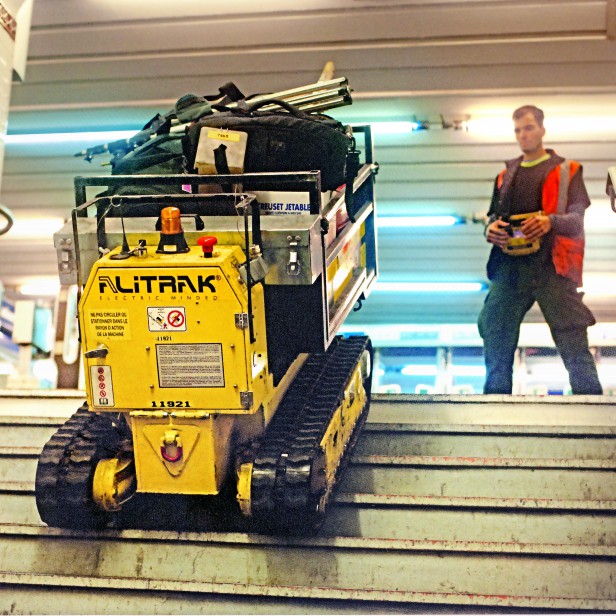 ALITRAK ΗΛΕΚΤΡΙΚΟΣ ΕΡΠΥΣΤΡΙΟΦΟΡΟΣ ΜΕΤΑΦΟΡΕΑΣ/DUMPER ΜΕ ΠΛΑΤΦΟΡΜΑ DCT450P - 600KG 