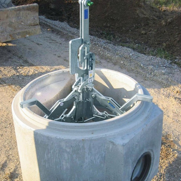 Probst SVZ-UNI on construction site Probst SVZ-UNI lifting manhole Probst SVZ-UNI in use with crane Probst SVZ-UNI lifting manhole cone