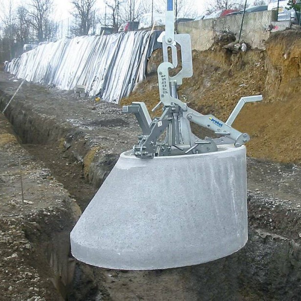 Probst SVZ-UNI on construction site Probst SVZ-UNI lifting manhole Probst SVZ-UNI in use with crane Probst SVZ-UNI lifting manhole cone