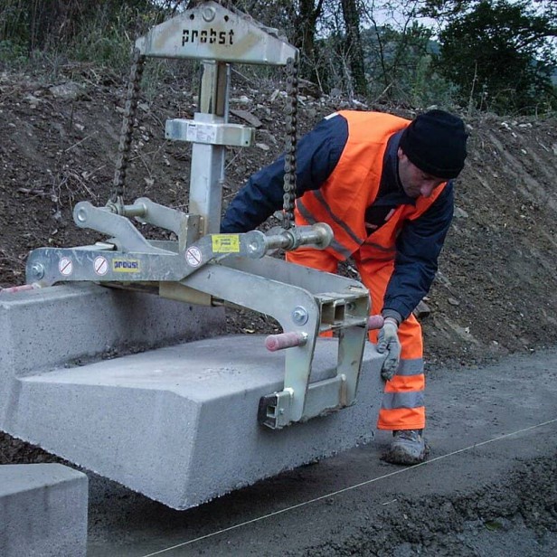 Probst FTZ grab, FTZ grab 5000 kg, Probst grab for prefabricated concrete products, FTZ lifting grab for curbs