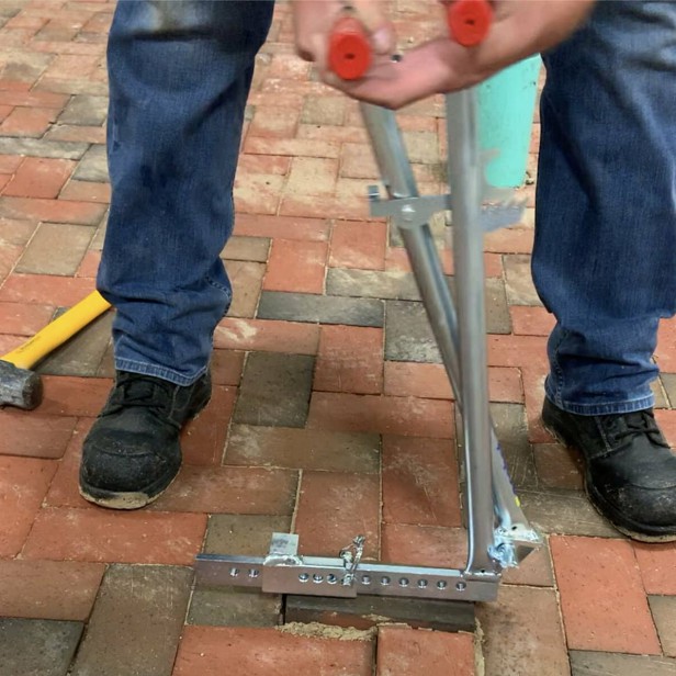 Probst PaverEXTRACTOR SZ Paving Block Extractor Paving Block Extractor SZ by Probst Probst PaverEXTRACTOR SZ in use Paving Block Extractor SZ clamp