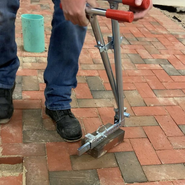 Probst PaverEXTRACTOR SZ Paving Block Extractor Paving Block Extractor SZ by Probst Probst PaverEXTRACTOR SZ in use Paving Block Extractor SZ clamp