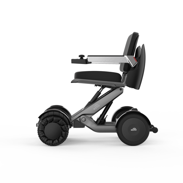 XSTO M4 ηλεκτρικό αναδιπλούμενο αμαξίδιο μπαταρίας για ΑΜΕΑ, κίνηση σε κάθε είδος εδάφους, ελαφρύ, ασφαλές και εύκολο στη χρήση, αναδιπλούμενο για εύκολη μεταφορά και αποθήκευση