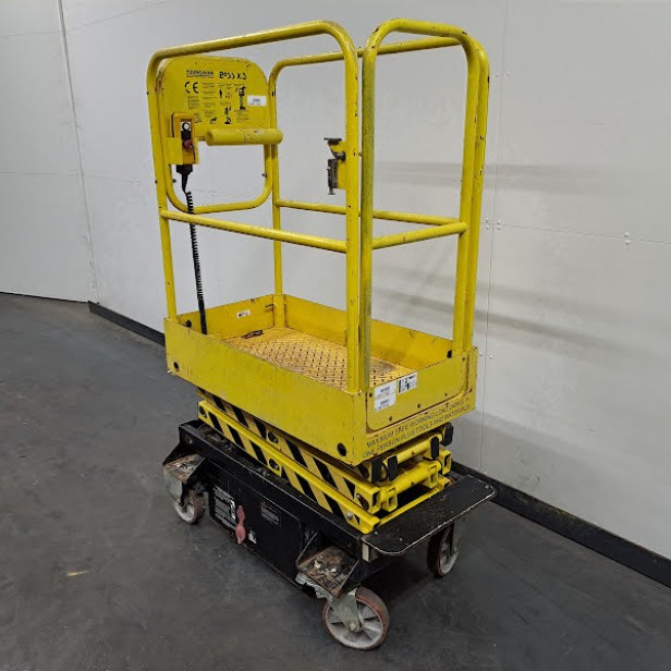 USED SCISSOR WORKING PLATFORMS X3 UP TO  4,55Μ 240KG 