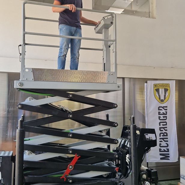 ΨΑΛΙΔΩΤΗ ΠΛΑΤΦΟΡΜΑ ΕΡΓΑΣΙΑΣ 7M -MECHBADGER ΠΕΤΡΕΛΑΙΟΚΙΝΗΤΗ 