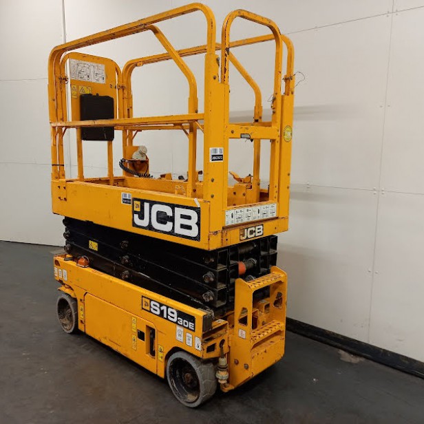 USED SCISSOR WORKING PLATFORMS  JCB S1930E UP TO 230KG 7,8M WORKING HEIGHT 