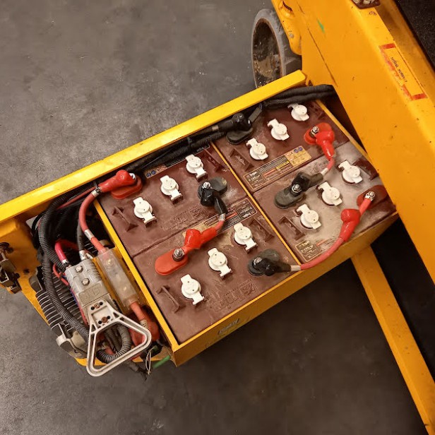 USED SCISSOR WORKING PLATFORMS  JCB S1930E UP TO 230KG 7,8M WORKING HEIGHT 