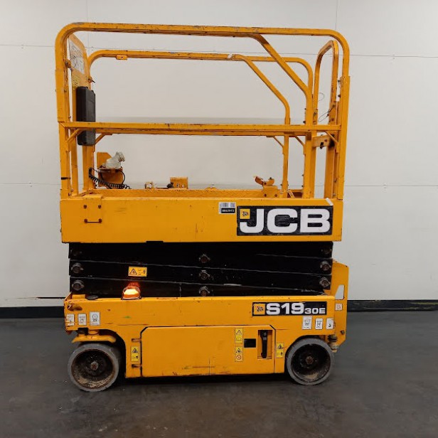 USED SCISSOR WORKING PLATFORMS  JCB S1930E UP TO 230KG 7,8M WORKING HEIGHT 