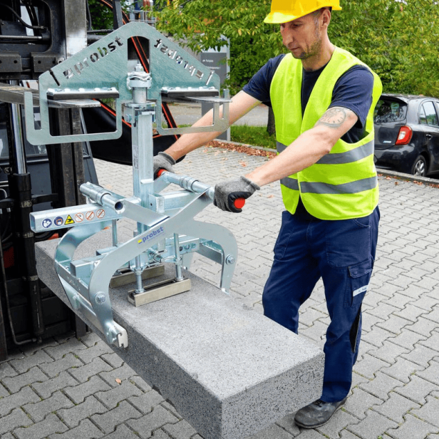 Probst TSZ-UNI-ET-800 Concrete Step Handles TSZ-UNI-ET-800 lifting clamp for paving slabs PROBST TSZ-UNI-ET-800 in use TSZ-UNI-ET-800 grab for kerb stones