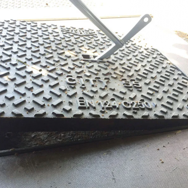 ITALIFTERS XT1 NANO μαγνητικό ανυψωτικό καλυμμάτων φρεατίων   ITALIFTERS XT1 NANO ανυψωτικό με 7 μαγνήτες νεοδυμίου   Μαγνητικό ανυψωτικό XT1 NANO για καλύμματα φρεατίων 230 kg