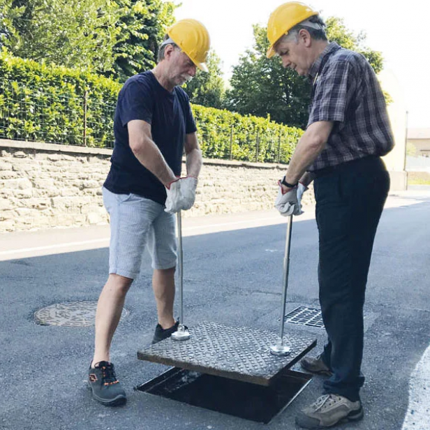 ITALIFTERS XT1 NANO μαγνητικό ανυψωτικό καλυμμάτων φρεατίων   ITALIFTERS XT1 NANO ανυψωτικό με 7 μαγνήτες νεοδυμίου   Μαγνητικό ανυψωτικό XT1 NANO για καλύμματα φρεατίων 230 kg