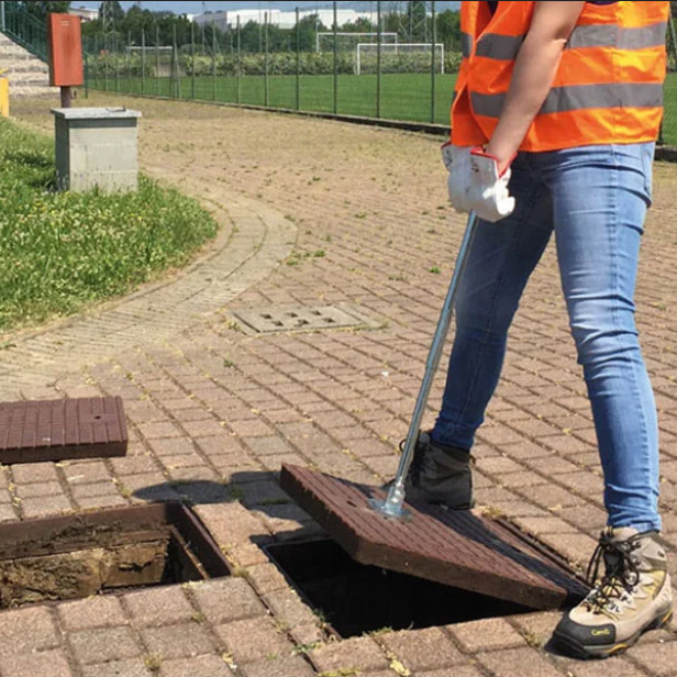 ITALIFTERS XT1 NANO μαγνητικό ανυψωτικό καλυμμάτων φρεατίων   ITALIFTERS XT1 NANO ανυψωτικό με 7 μαγνήτες νεοδυμίου   Μαγνητικό ανυψωτικό XT1 NANO για καλύμματα φρεατίων 230 kg