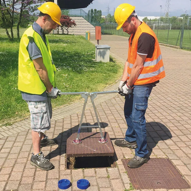 ITALIFTERS XT3 COMPASS magnetic manhole cover lifter  Lifter ITALIFTERS XT3 COMPASS  Magnetic lifter ITALIFTERS XT3 COMPASS for professional use